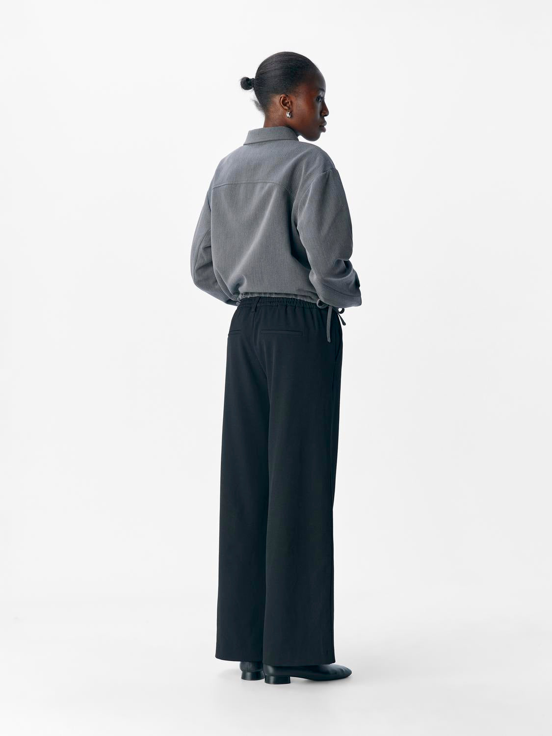 model_shot-back